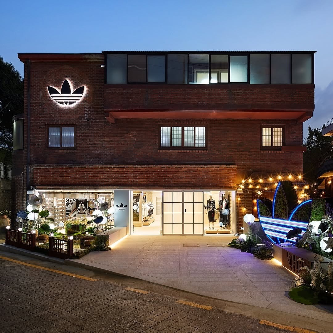 Adidas Bukchon Heritage Store