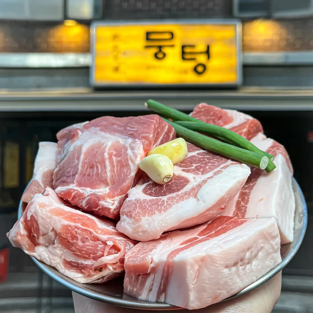 뭉텅 肥肉大酒弘大店